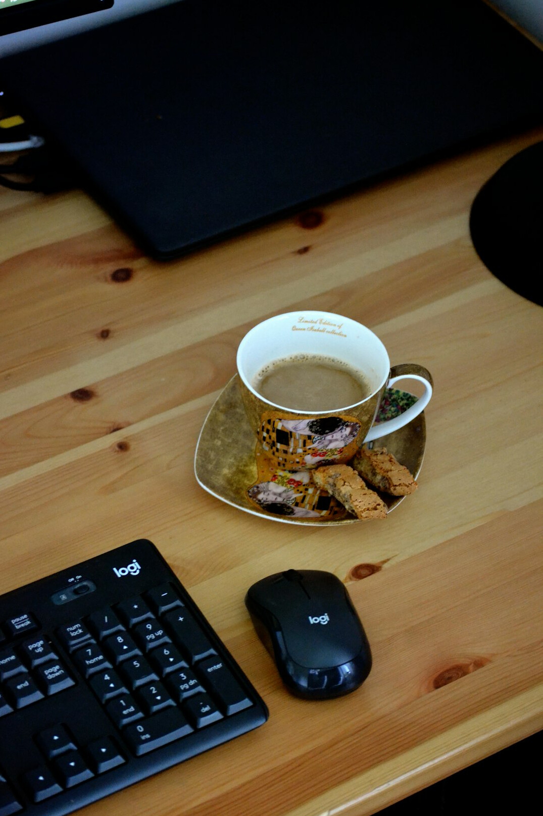 healthy lunch at office desk